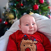 Lenny participe au concours pour gagner de l'argent avec cette photo : baby, celebration, child, christmas_tree, chubby_cheeks, cute, decorations, festive, happy, holiday, holiday_season, indoors, infant, ornaments, portrait, red_sweater, reindeer, smile, soft_blanket, warm_clothing