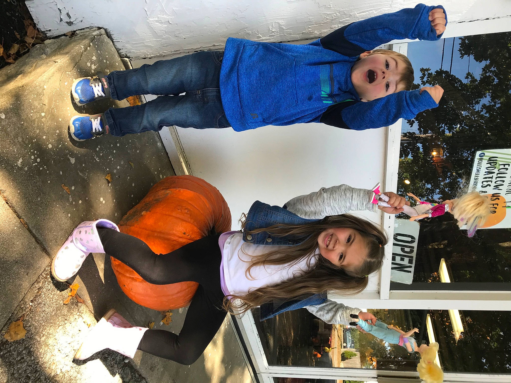 Elise is registered to the contest to win money with this photo: costume, electric_blue, joy, person, walking_shoe