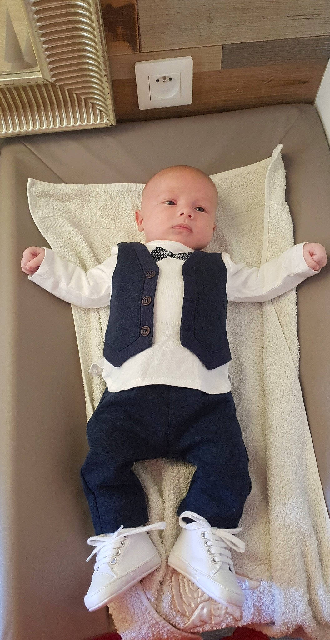 Raphaël participe au concours pour gagner de l'argent avec cette photo : baby, baby_products, baby_safety, baby_toddler_clothing, cheek, child, collar, comfort, doll, dress, eye, human_body, linens, person, skin, sleeve, sock, textile, thigh, toddler