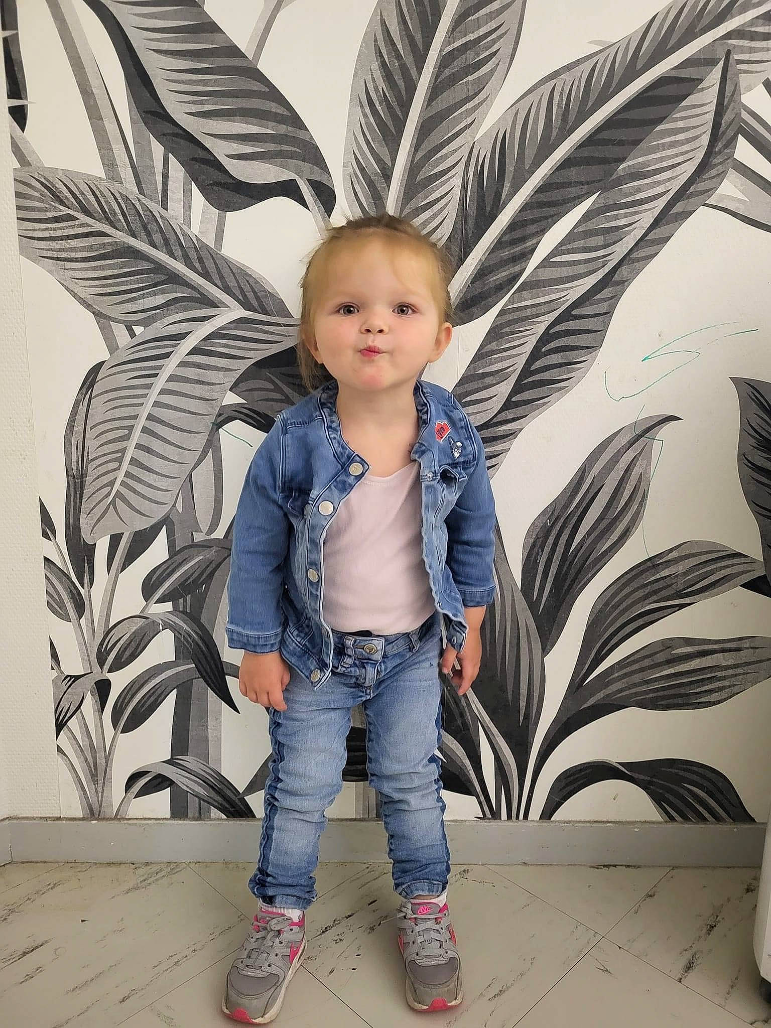 Jade participe au concours pour gagner de l'argent avec cette photo : art, denim, electric_blue, eye, eyelash, fashion_design, hairstyle, human_body, illustration, iris, joint, person, picture_frame, shoulder, skin, sleeve, standing, style, textile, vertebrate