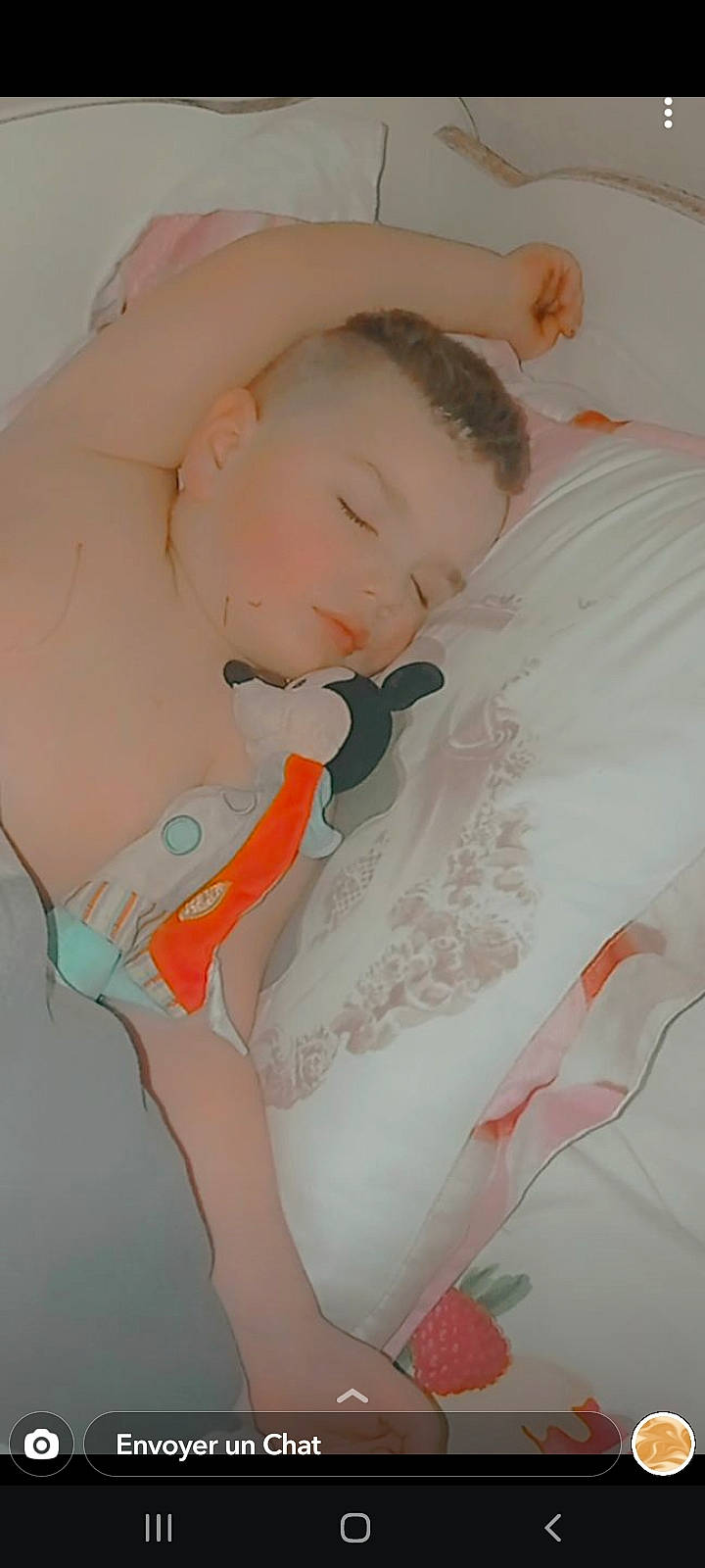 Kilian a rejoint le concours — aidez-le/la à gagner de superbes lots ! abdomen, chest, comfort, elbow, eye, finger, gesture, happy, joint, lip, mouth, neck, nose, person, shoulder, skin, sleeve, smile, stomach, thumb