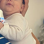 Iannis a rejoint le concours — aidez-le/la à gagner de superbes lots ! baby, infant, child, person, face, hand, arm, holding, cuddling, white_shirt, gray_shorts, striped_clothing, close_up, portrait, indoor, soft_light, nursery, curious_expression, skin, parent