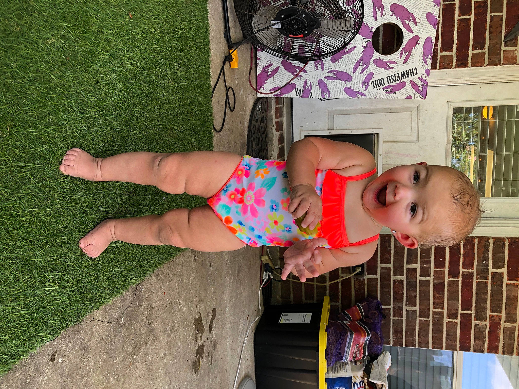 Kodi is registered to the contest to win money with this photo: child, leg, person, toddler, vacation