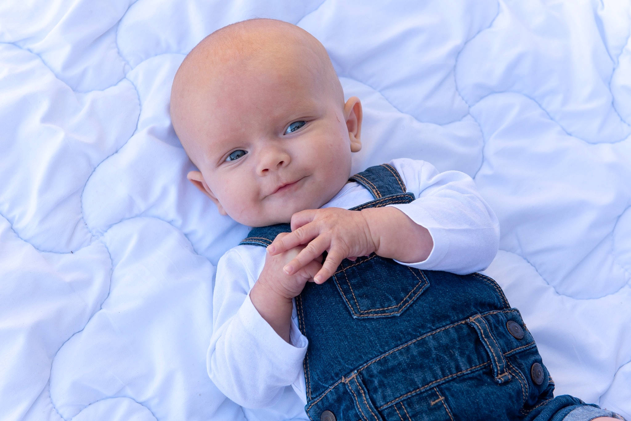 Lucy participe au concours pour gagner de l'argent avec cette photo : baby, baby_products, blue, cheek, child, eye, face, head, pattern, person, photography, plaid, portrait_photography, product, sitting, skin, smile, textile, toddler