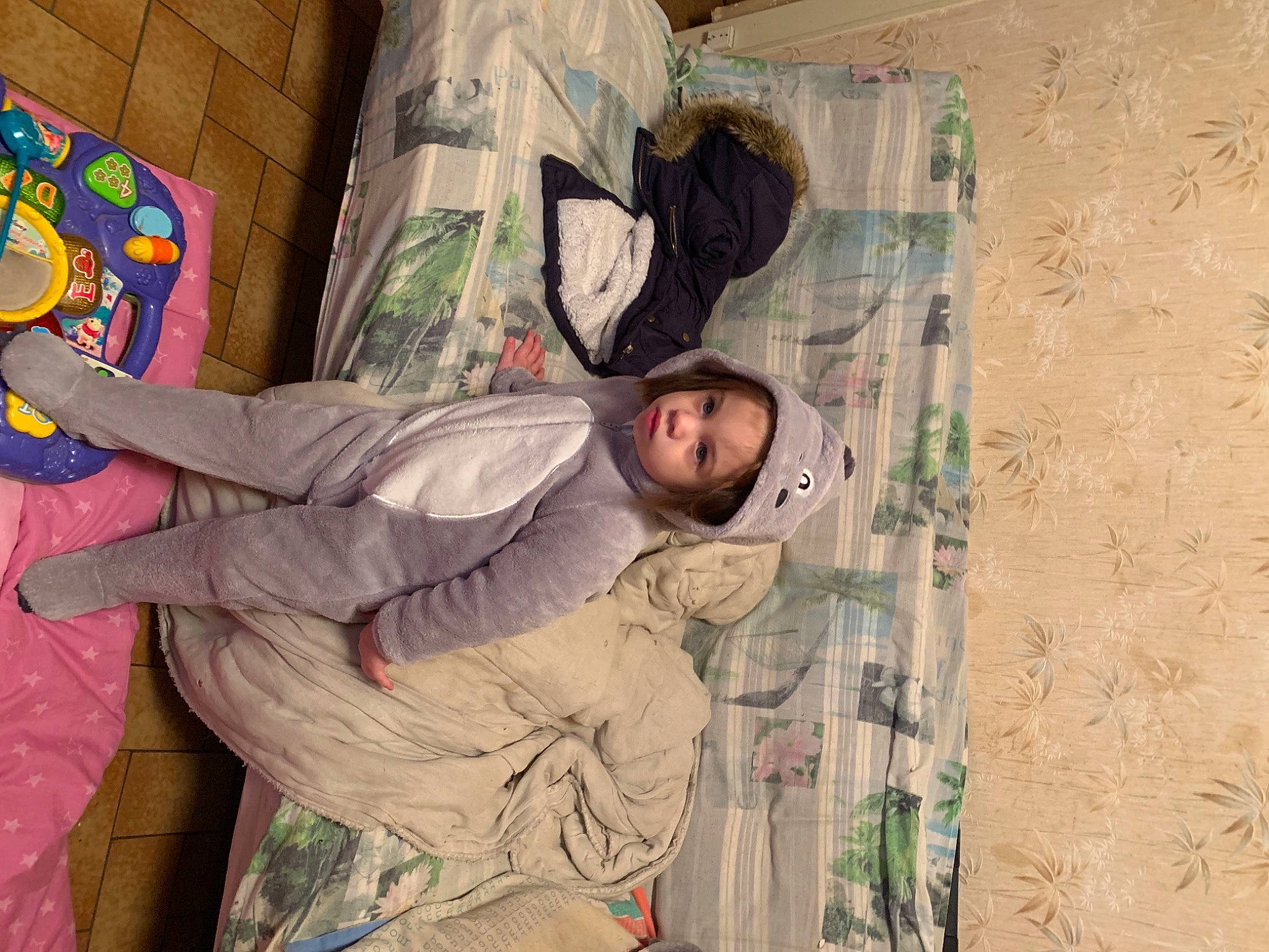 Hëlyana participe au concours pour gagner de l'argent avec cette photo : art, headwear, illustration, person, textile, visual_arts, wall, world