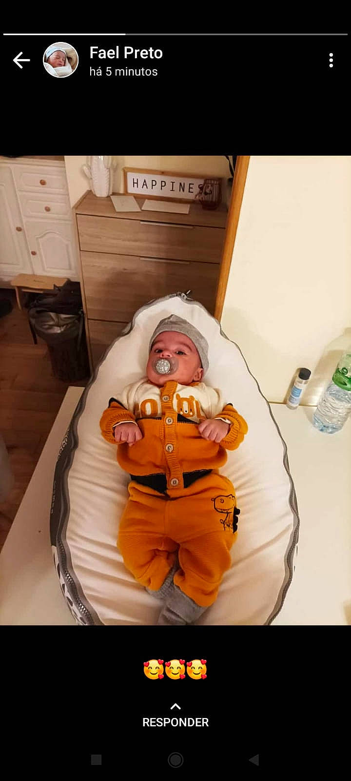Emmanuel participe au concours pour gagner de l'argent avec cette photo : baby, baby_carriage, baby_products, baby_safety, baby_sleeping, baby_toddler_clothing, bottle, chair, cheek, child, comfort, infant_bed, linens, person, personal_protective_equipment, plastic_bottle, room, service, sitting, toddler
