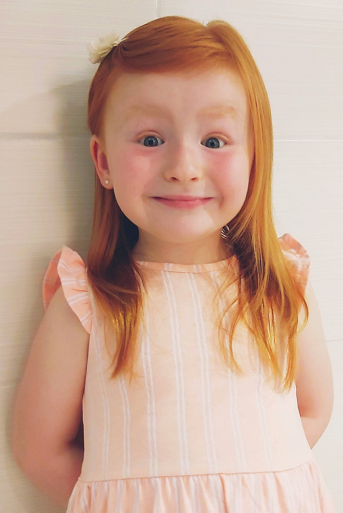 Fiorenza a rejoint le concours — aidez-le/la à gagner de superbes lots ! cheek, chest, day_dress, dress, eyelash, flash_photography, gesture, hair, happy, iris, jaw, joy, lip, long_hair, neck, person, shoulder, skin, sleeve, smile