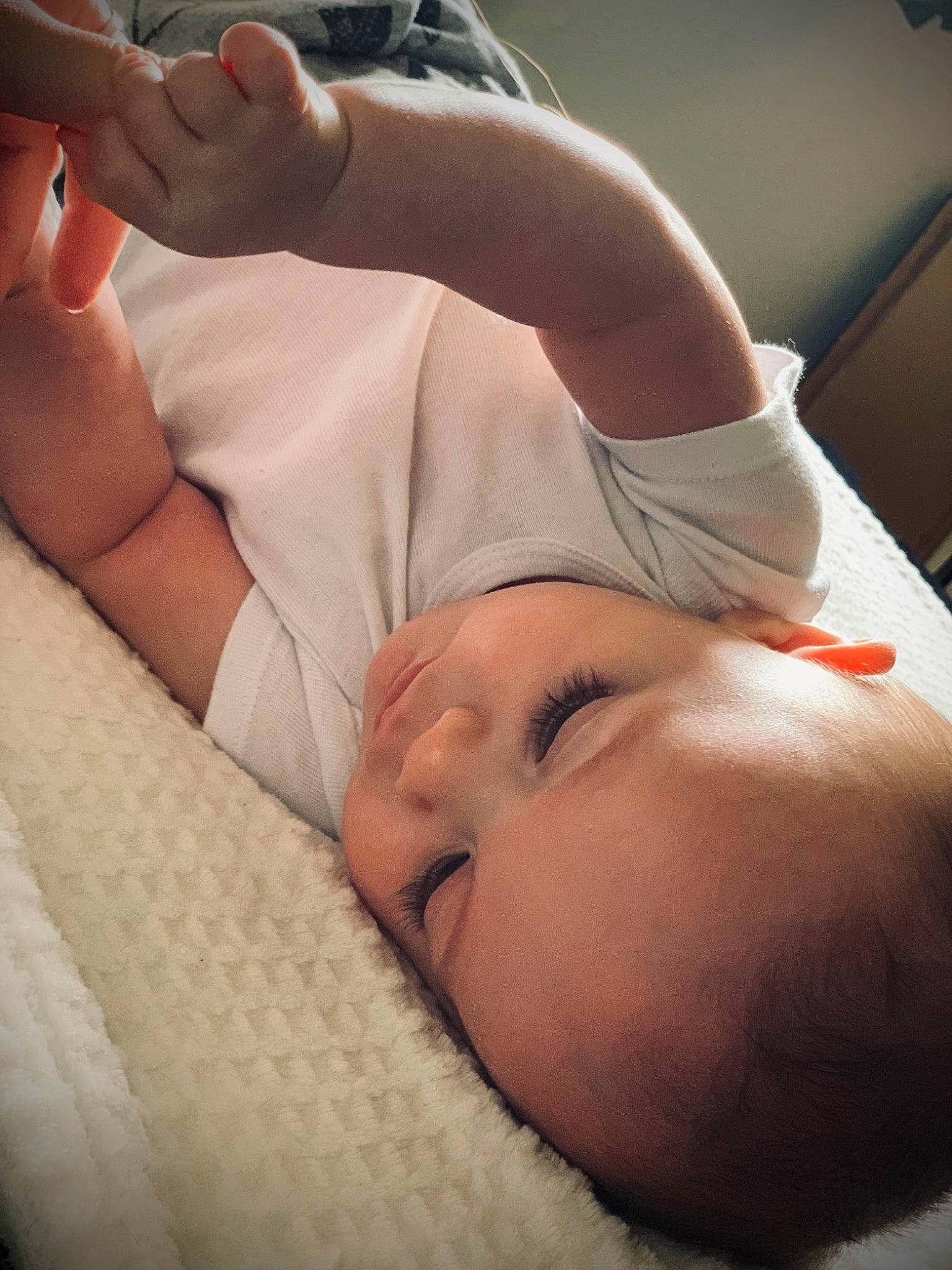 Boston is registered to the contest to win money with this photo: abdomen, arm, baby_sleeping, chest, comfort, elbow, eyelash, finger, gesture, hand, human_body, human_leg, joint, mouth, muscle, neck, nose, patient, person, skin