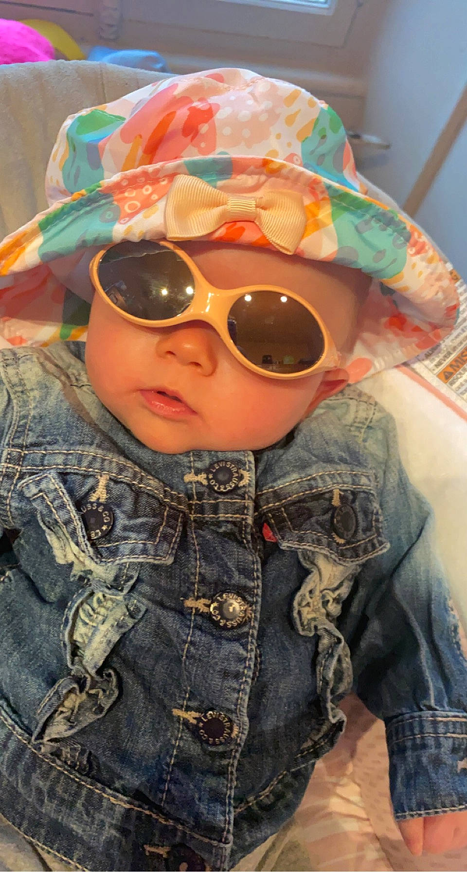 Esmée participe au concours pour gagner de l'argent avec cette photo : baby_toddler_clothing, cap, cheek, clothing, eye, eyewear, face, glasses, goggles, head, headgear, headwear, human_body, lip, outerwear, person, plant, skin, sleeve, sunglasses