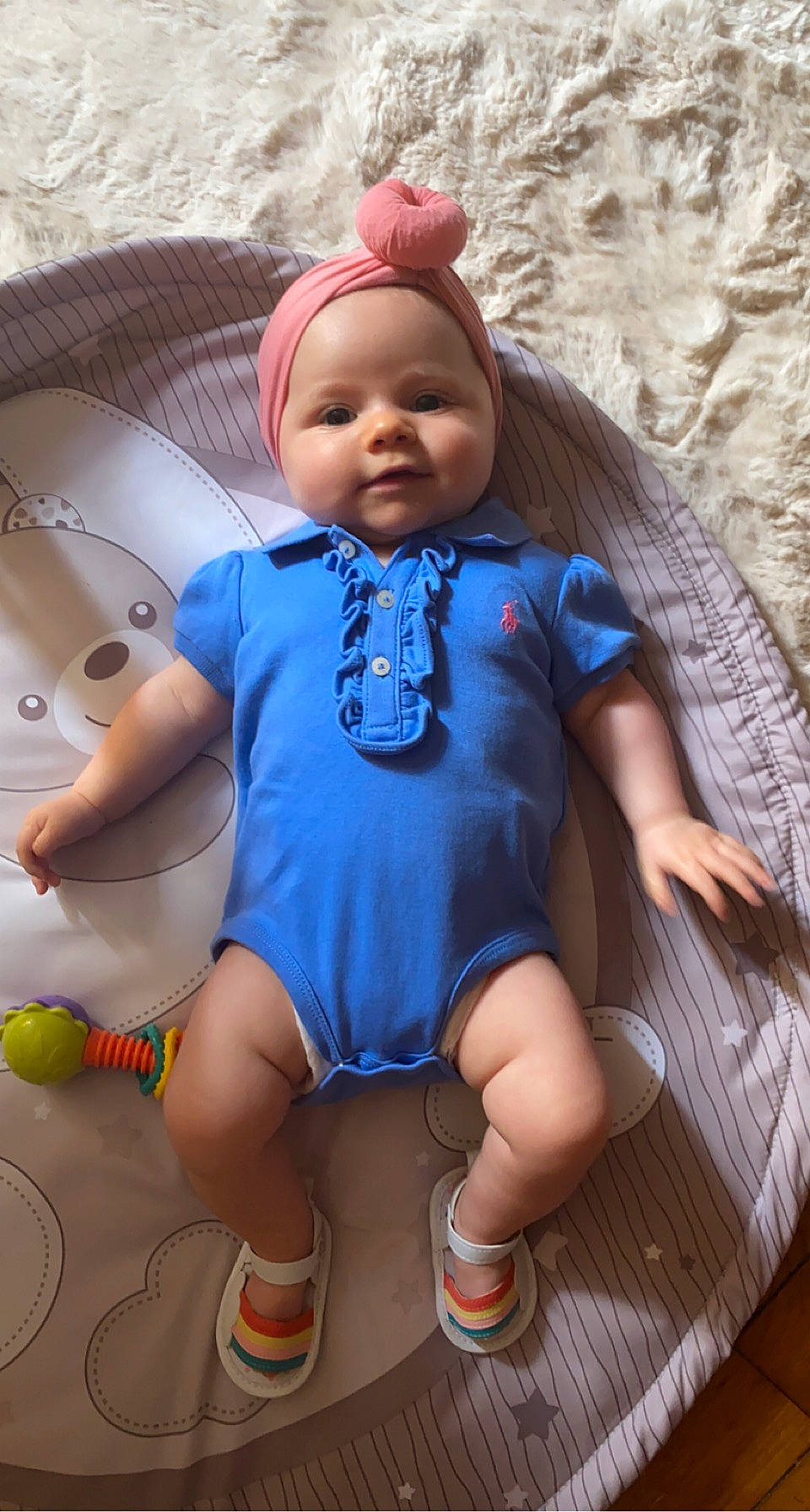 Esmée a rejoint le concours — aidez-le/la à gagner de superbes lots ! baby, baby_products, baby_toddler_clothing, child, doll, electric_blue, fashion_accessory, fun, happy, headgear, headwear, human_leg, leg, pattern, person, pink, skin, smile, textile, thigh