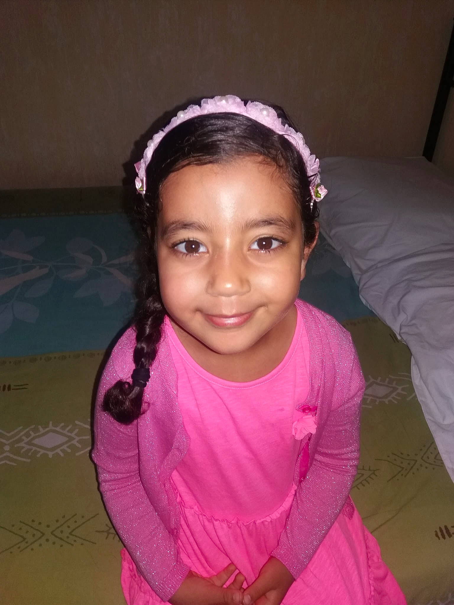 Lamya participe au concours pour gagner de l'argent avec cette photo : baby_toddler_clothing, black_hair, bridal_accessory, cheek, comfort, ear, event, eye, eyelash, face, flash_photography, fun, hair_accessory, happy, headgear, headpiece, jewellery, joy, magenta, person