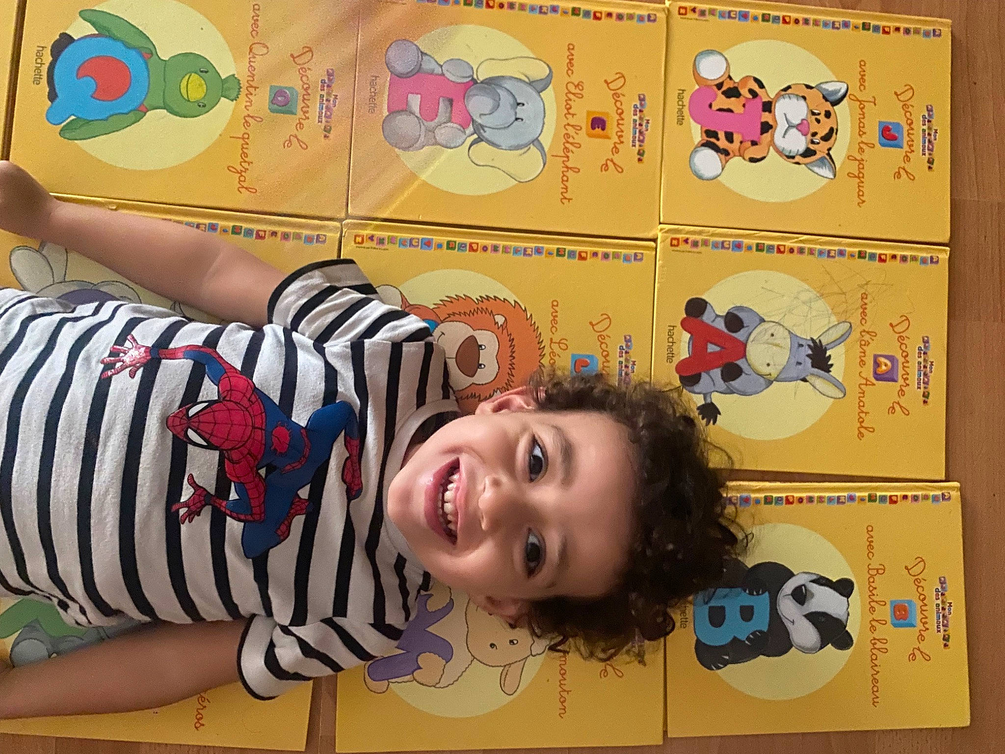 Zayn a rejoint le concours — aidez-le/la à gagner de superbes lots ! art, baby, baby_toddler_clothing, child, design, flooring, font, fun, happy, illustration, joy, leisure, linens, pattern, person, play, room, smile, toddler, toy