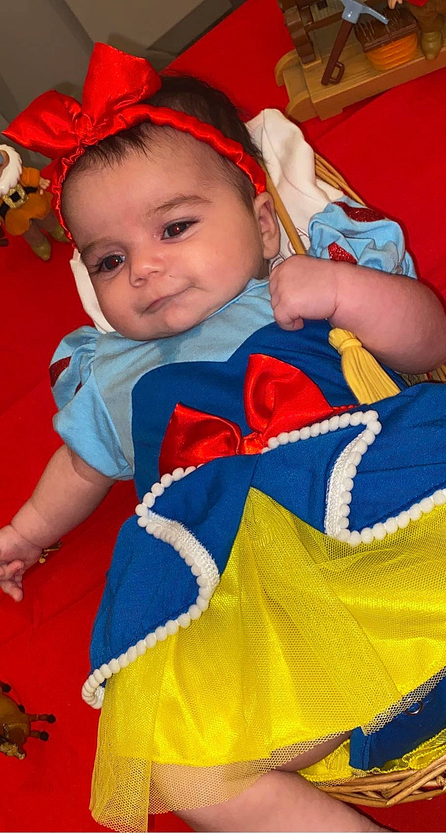 Milana participe au concours pour gagner de l'argent avec cette photo : baby, baby_toddler_clothing, beauty, cheek, child, eye, fun, happy, head, mouth, orange, organ, pattern, person, pink, red, skin, sleeve, smile, textile