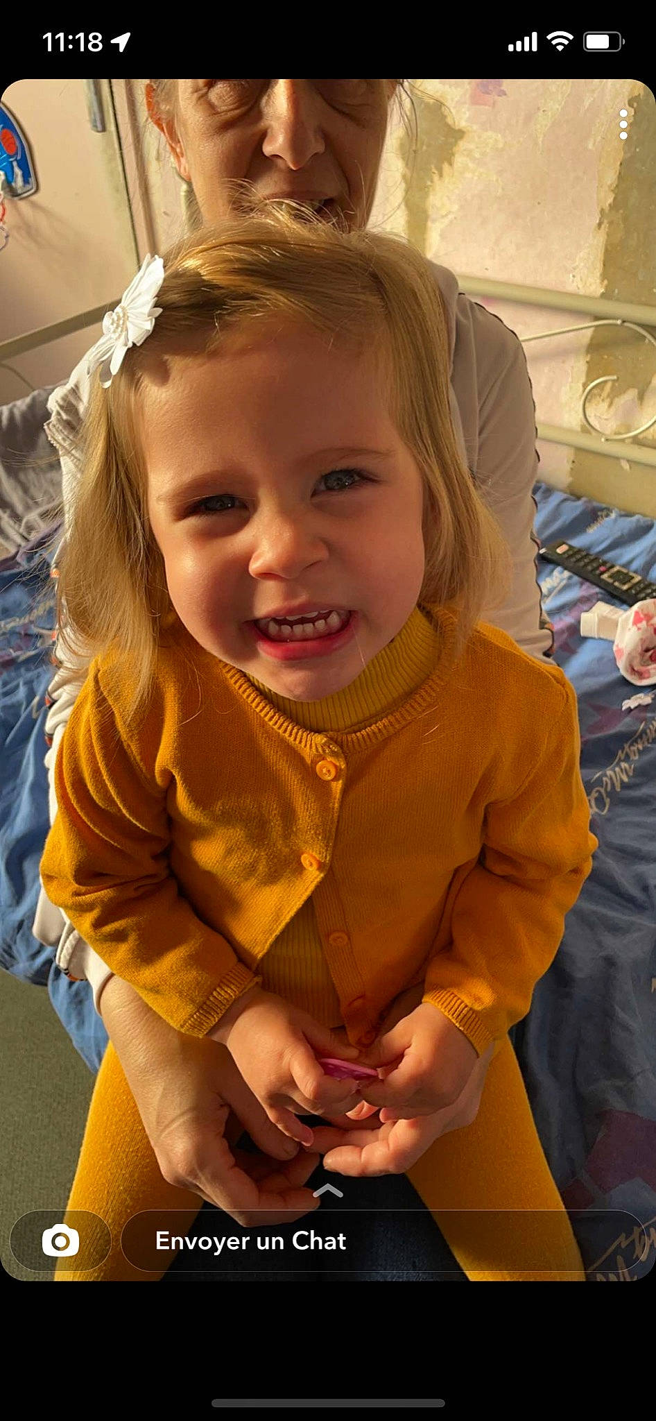 Linnayah a rejoint le concours — aidez-le/la à gagner de superbes lots ! baby_toddler_clothing, cheek, child, eye, finger, fun, gesture, hair, hairstyle, hand, happy, head, iris, lip, mouth, person, skin, sleeve, smile, standing