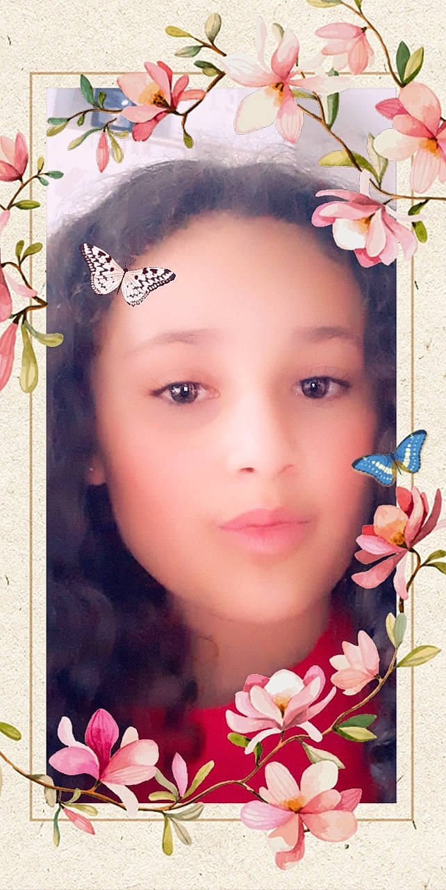 Maëlis a rejoint le concours — aidez-le/la à gagner de superbes lots ! beauty, cheek, eyelash, face, flower, head, person, petal, photomontage, pink, plant, smile