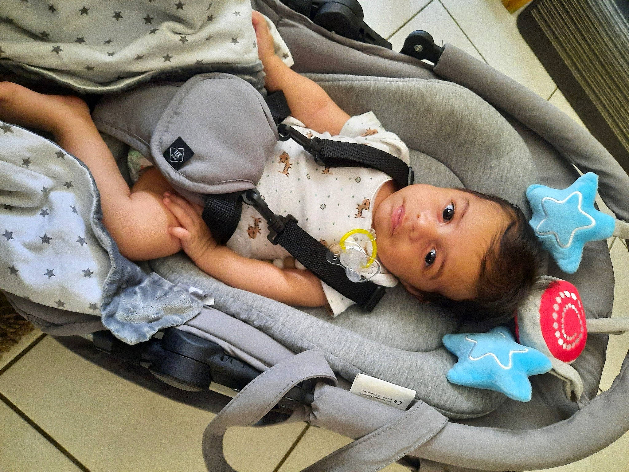 Adriel participe au concours pour gagner de l'argent avec cette photo : auto_part, automotive_design, automotive_exterior, baby, baby_carriage, baby_products, car_seat, car_seat_cover, child, comfort, family_car, fun, luxury_vehicle, motor_vehicle, person, product, thigh, toddler, toy, vehicle_door