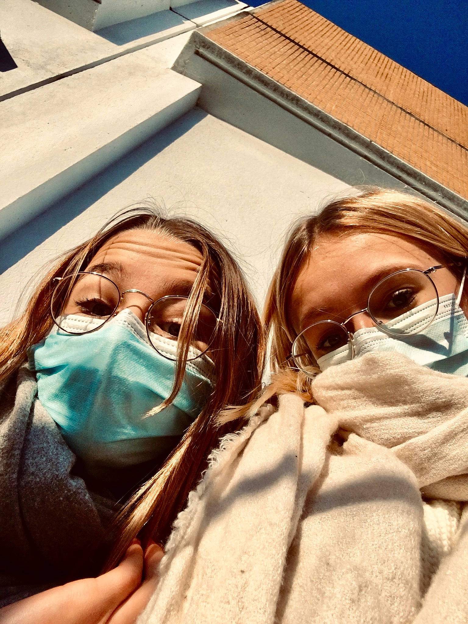 Juliette participe au concours pour gagner de l'argent avec cette photo : mask, masque, person, selfie