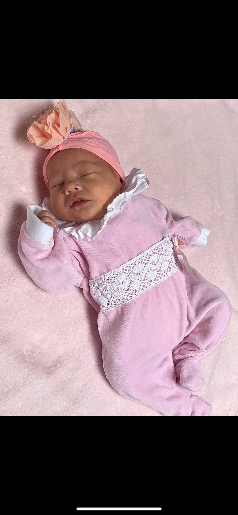 Inaya participe au concours pour gagner de l'argent avec cette photo : baby, baby_products, baby_sleeping, baby_toddler_clothing, beanie, cap, child, comfort, fashion_accessory, happy, headwear, hoodie, linens, magenta, pattern, person, pink, polar_fleece, purple, sitting