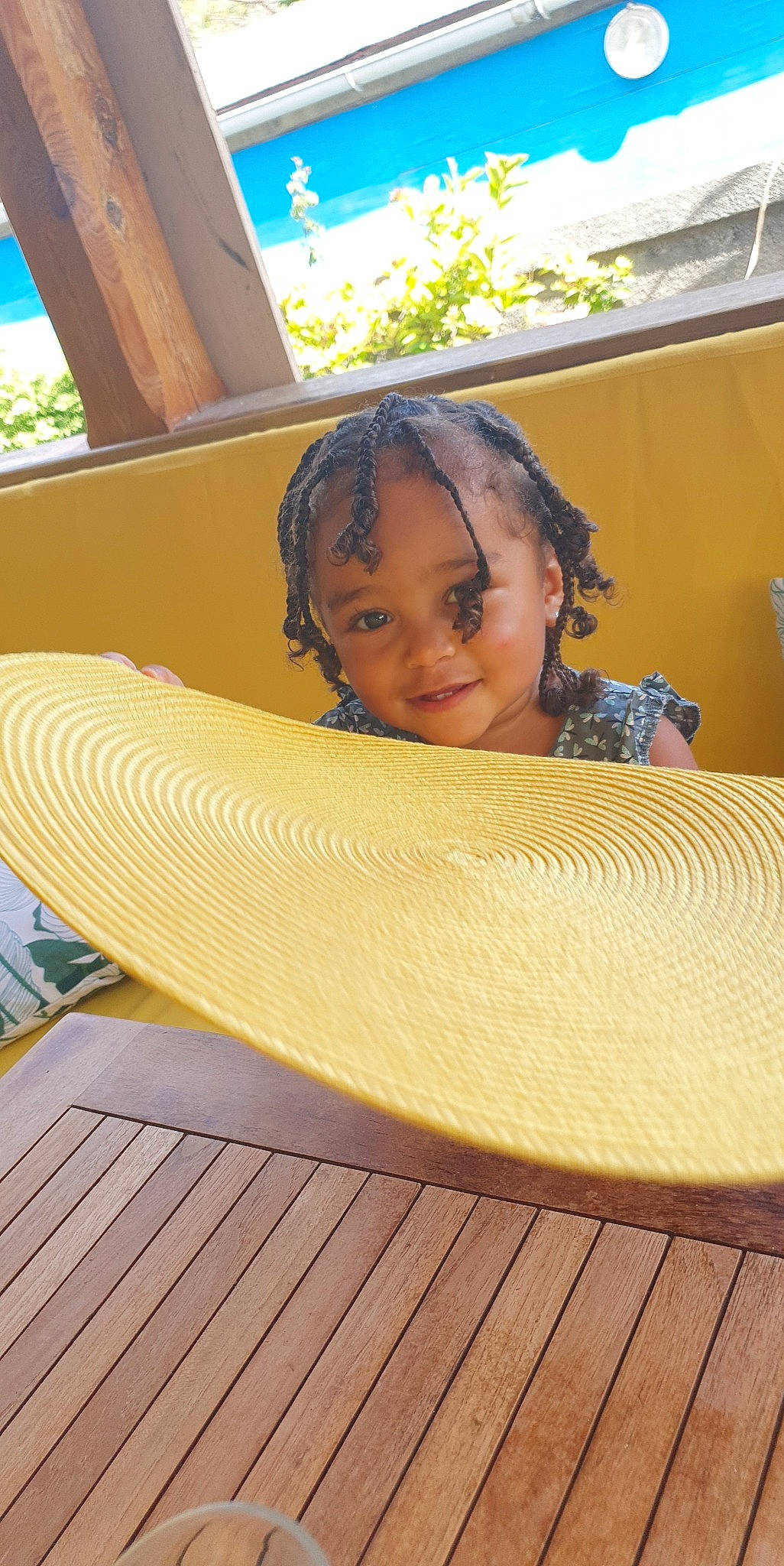 Lyhana participe au concours pour gagner de l'argent avec cette photo : child, circle, flooring, fun, grass, happy, hardwood, home, joy, leisure, outdoor_play_equipment, pattern, person, room, shade, sitting, toddler, vacation, wood, wood_flooring