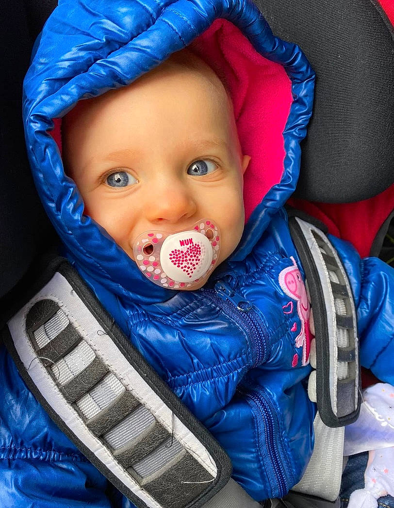 Kiara participe au concours pour gagner de l'argent avec cette photo : azure, baby, baby_carriage, baby_in_car_seat, baby_toddler_clothing, blue, cheek, comfort, eye, human, human_body, iris, lip, mouth, nose, organ, outerwear, person, skin, sleeve