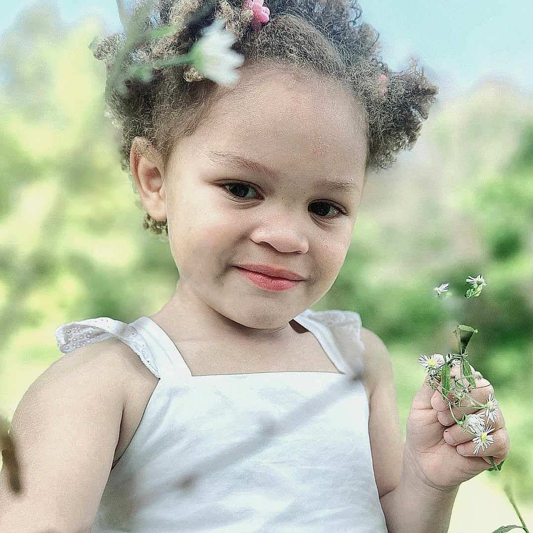 Rylei is registered to the contest to win money with this photo: bodypart, child, clothing, daisy, dress, face, female, finger, flower, girl, grass, hand, happy, head, person, petal, photography, plant, portrait, smile