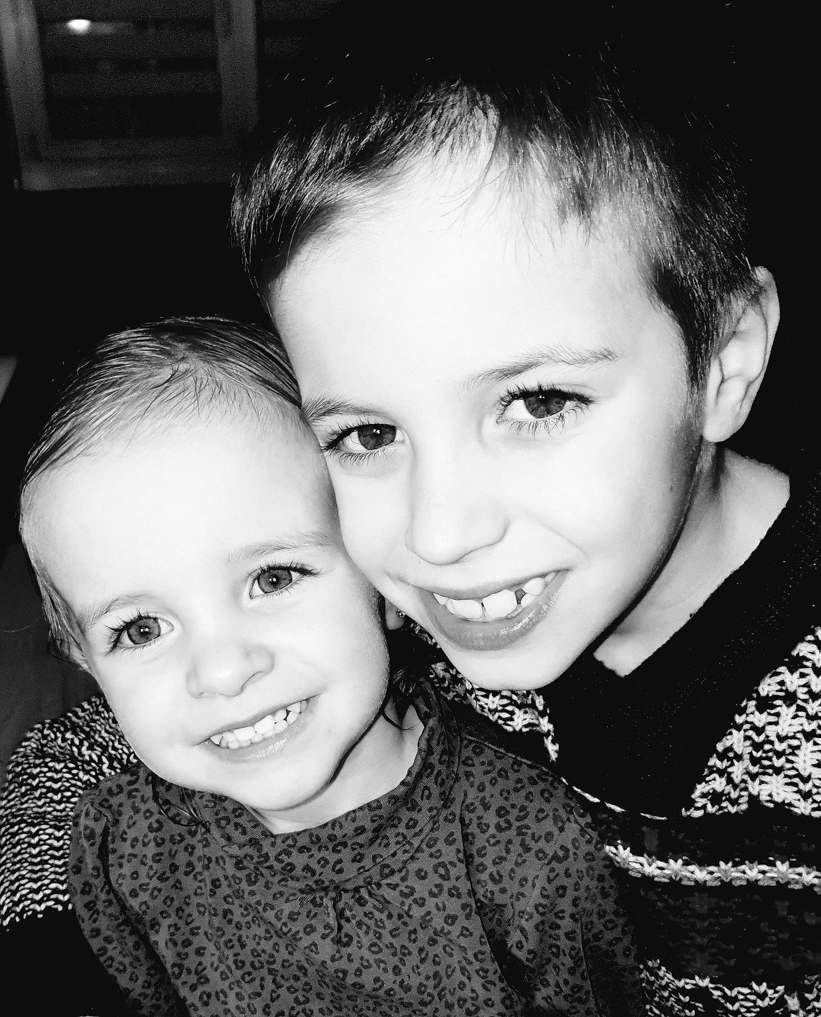 Emy a rejoint le concours — aidez-le/la à gagner de superbes lots ! black, black_and_white, cheek, child, eye, face, facial_expression, fun, happy, head, iris, joy, monochrome, monochrome_photography, people, person, photograph, photography, skin, smile