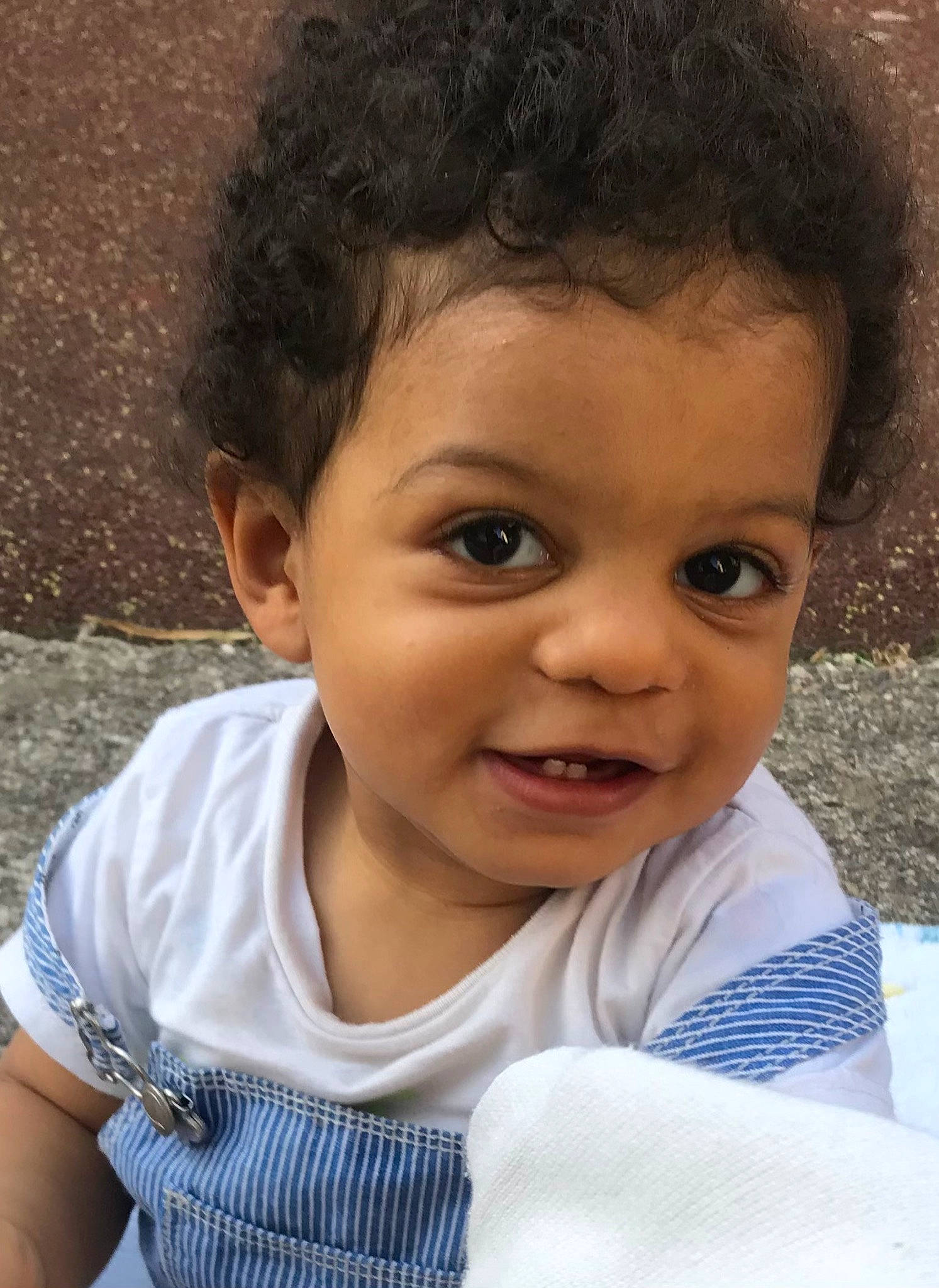 Maxence a rejoint le concours — aidez-le/la à gagner de superbes lots ! baby_toddler_clothing, black_hair, cheek, child, chin, close_up, ear, eyebrow, eyelash, forehead, fun, happy, iris, lip, mouth, nose, person, skin, smile, t_shirt