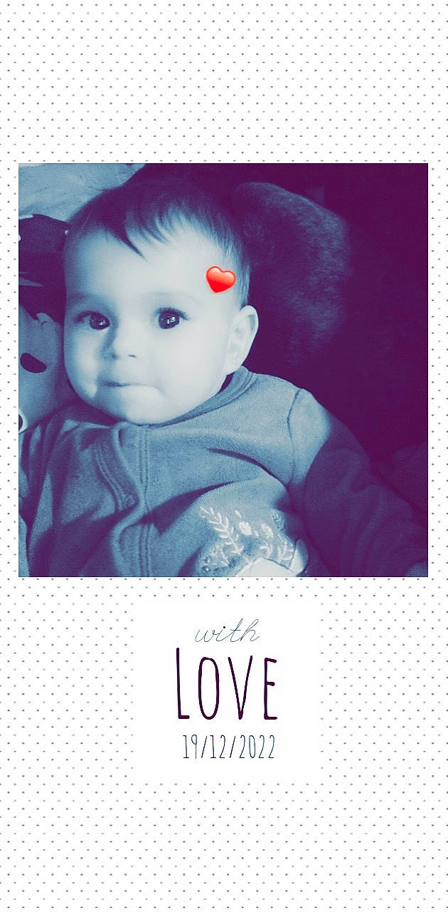 Angelina a rejoint le concours — aidez-le/la à gagner de superbes lots ! baby, baby_toddler_clothing, cheek, child, collectable, electric_blue, eyelash, flash_photography, font, happy, iris, magenta, pattern, person, photo_caption, portrait_photography, poster, publication, sleeve, toddler