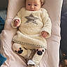 Lalia participe au concours pour gagner de l'argent avec cette photo : baby, cat, child, comfortable, curly_hair, cushion, cute, feline, footwear, indoor, infant, leggings, minnie_mouse, pet, relaxed, seat, shoes, soft, star, sweater