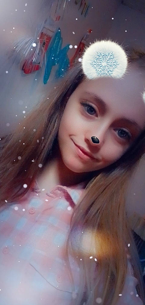 Tennessy a rejoint le concours — aidez-le/la à gagner de superbes lots ! beauty, blond, brown_hair, child, event, eyebrow, eyelash, fashion_accessory, flash_photography, happy, headband, headgear, headpiece, iris, jewellery, joy, lip, magenta, person, petal