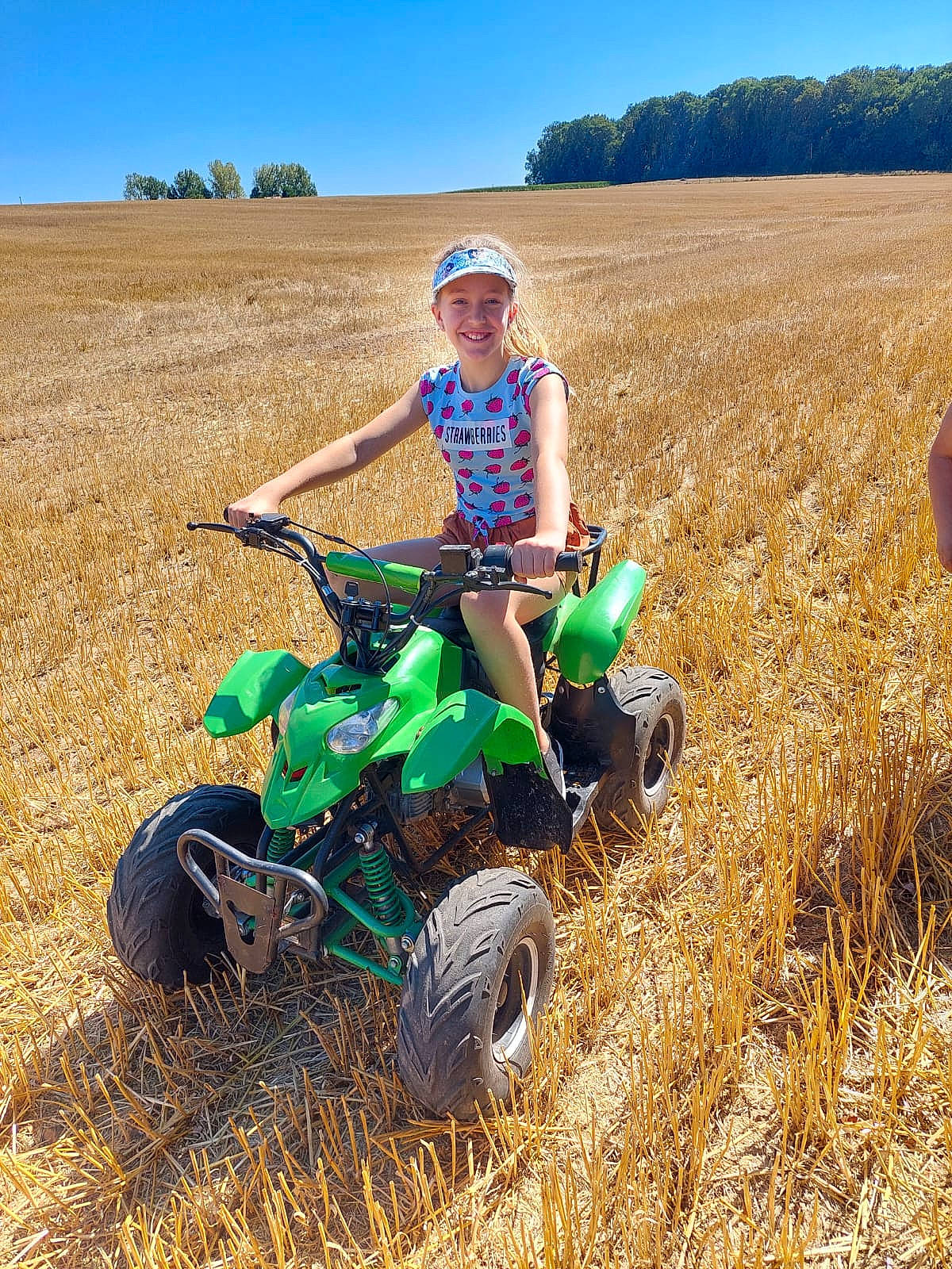 Tennessy participe au concours pour gagner de l'argent avec cette photo : agricultural_machinery, agriculture, automotive_tire, automotive_wheel_system, ecoregion, farmer, grass, grassland, headwear, joy, landscape, motor_vehicle, person, plain, plant, recreation, rural_area, sky, tire, tread
