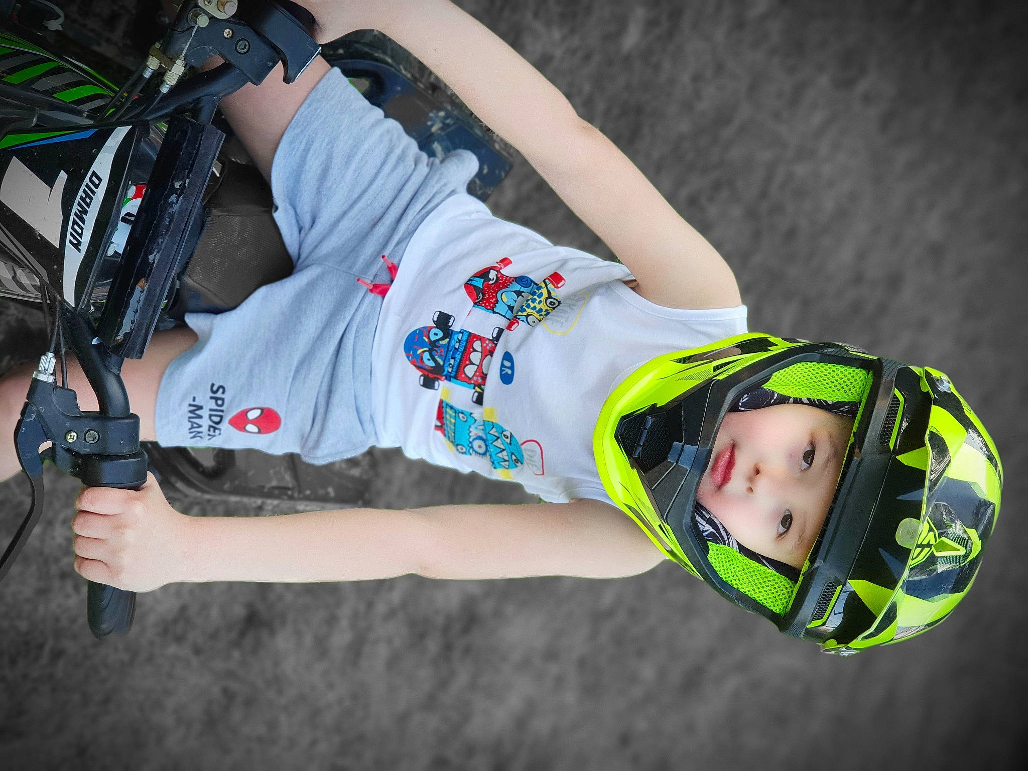 Sohan a rejoint le concours — aidez-le/la à gagner de superbes lots ! camera, cameras_optics, costume, entertainment, event, eyewear, fun, headgear, headwear, helmet, leisure, person, personal_protective_equipment, recreation, shorts, sports, sports_equipment, sports_gear, sportswear, t_shirt