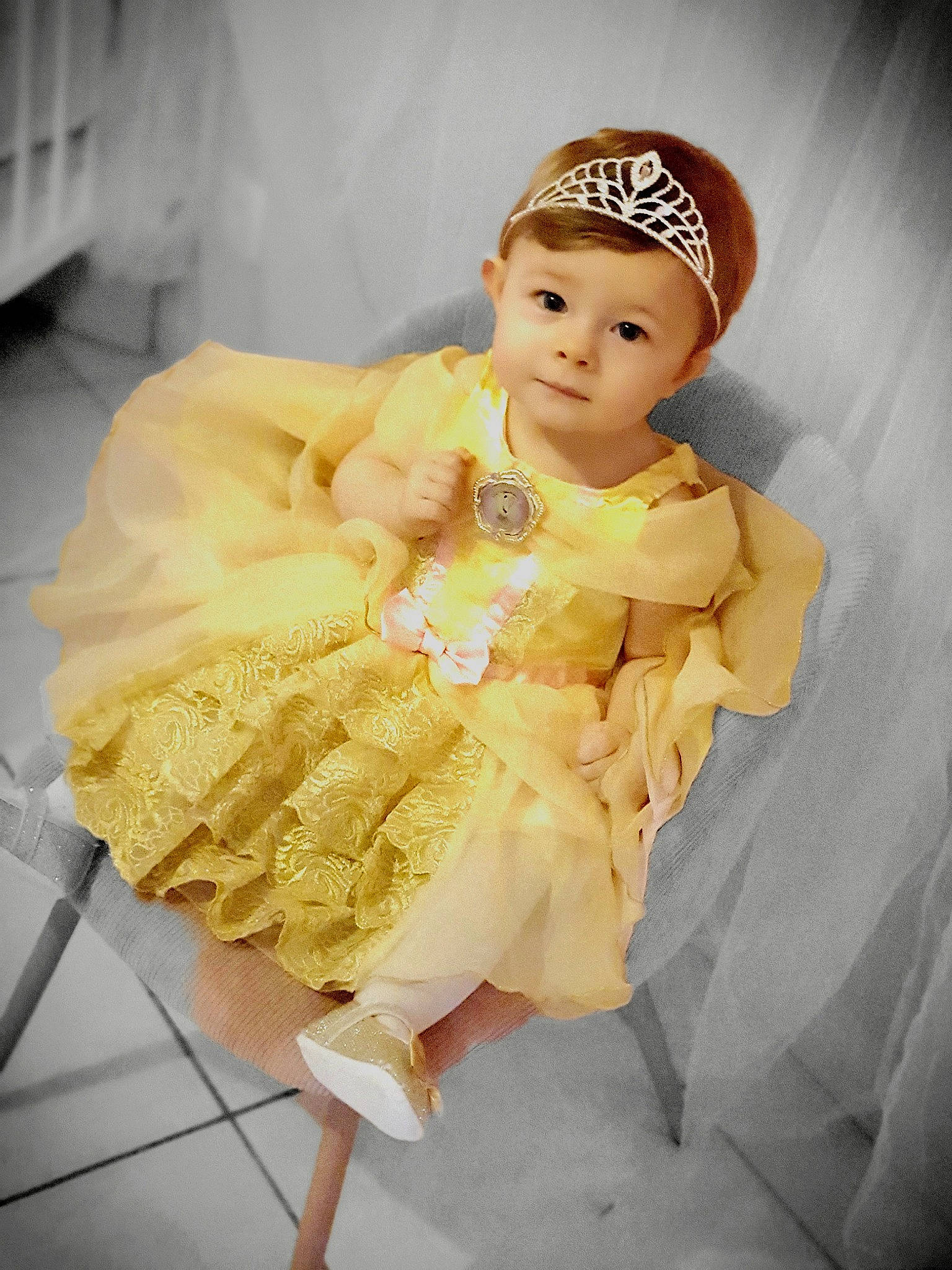 Chelsea a rejoint le concours — aidez-le/la à gagner de superbes lots ! baby, baby_toddler_clothing, cap, child, costume, dress, embellishment, fashion_accessory, fashion_design, flash_photography, fur, headband, headgear, headpiece, headwear, jewellery, outerwear, peach, person, skin