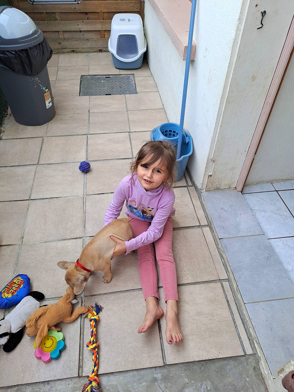 Lindsey participe au concours pour gagner de l'argent avec cette photo : companion_dog, dog, floor, flooring, foot, fun, human_leg, joint, joy, leisure, person, photograph, road_surface, sandal, shoe, sidewalk, sitting, snapshot, thigh, toddler