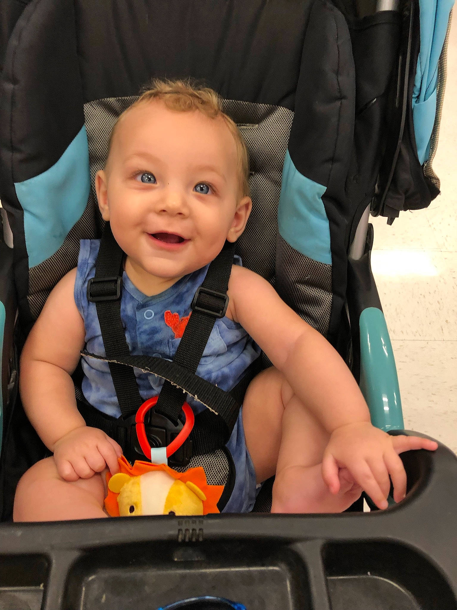 Magnus is registered to the contest to win money with this photo: auto_part, baby, baby_carriage, baby_products, baby_safety, baby_toddler_clothing, car_seat, cheek, child, comfort, finger, fun, happy, joy, person, photograph, product, sitting, skin, smile