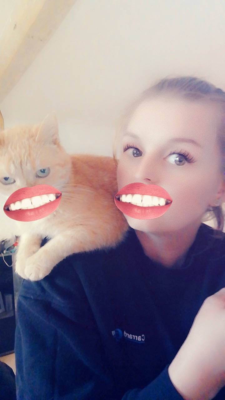 Gucci participe au concours pour gagner de l'argent avec cette photo : beauty, cheek, chin, eye, eyebrow, face, forehead, girl, head, human_hair_color, joy, lip, mouth, nose, organ, person, pink, purple, red, selfie