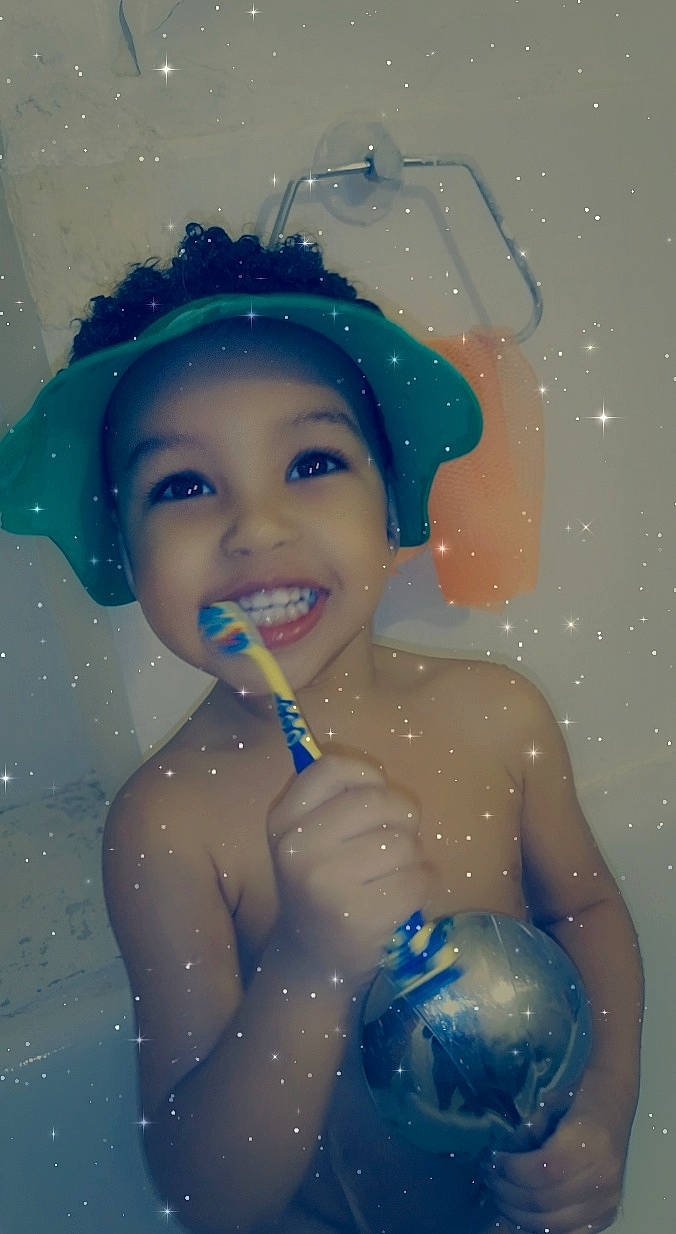 Amir a rejoint le concours — aidez-le/la à gagner de superbes lots ! art, azure, cool, eye, eyebrow, face, facial_expression, flash_photography, fun, hairstyle, happy, head, headgear, headwear, human_body, joy, party_supply, people_in_nature, person, smile