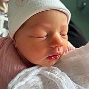 Ellie participe au concours pour gagner de l'argent avec cette photo : newborn, baby, sleeping, face, hat, blanket, soft, peaceful, closeup, infant, cute, skin, portrait, child, cozy, rest, headwear, pink, white, calm