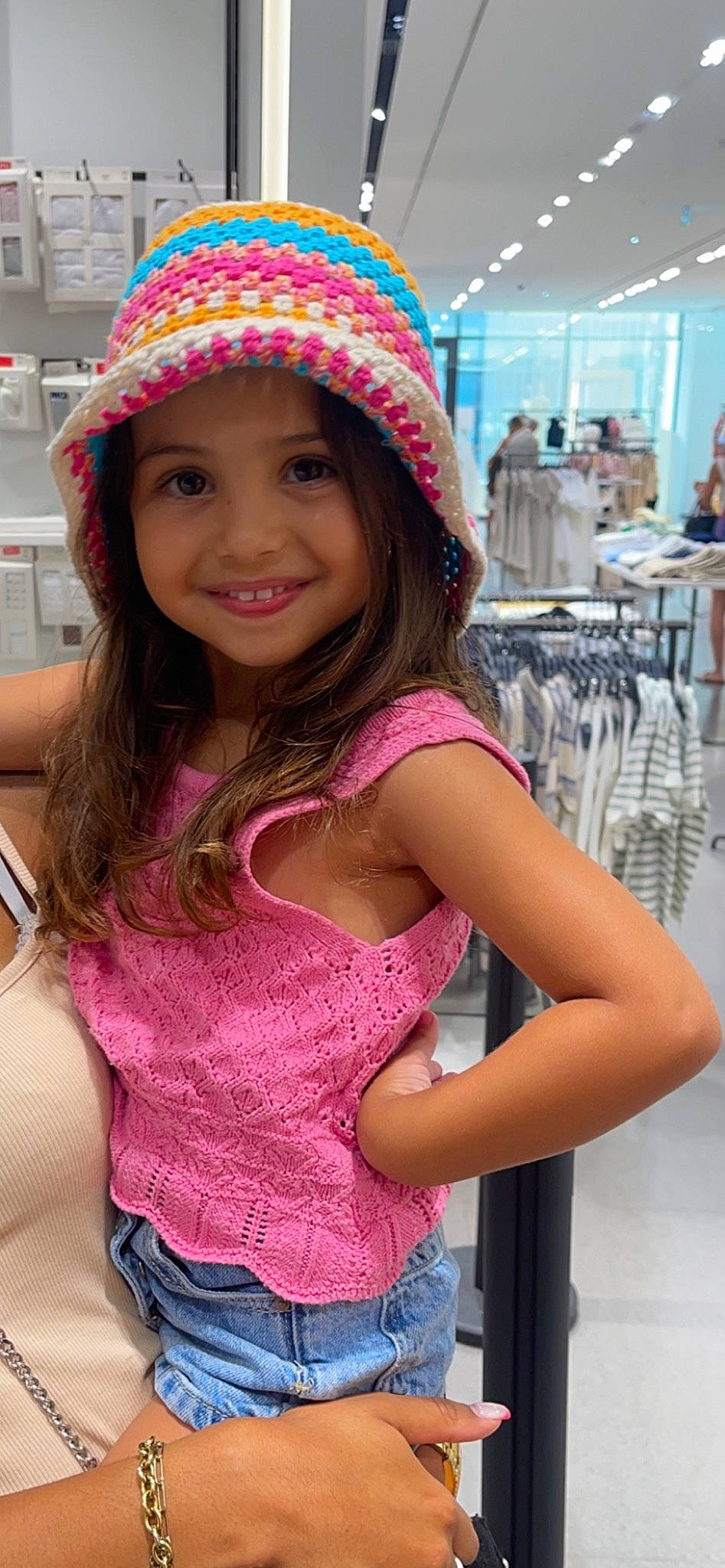 Chiara a rejoint le concours — aidez-le/la à gagner de superbes lots ! beauty, cap, clothing, cool, fashion, fun, hairstyle, happy, headwear, helmet, joy, lip, long_hair, magenta, person, photograph, pink, purple, skin, sleeve