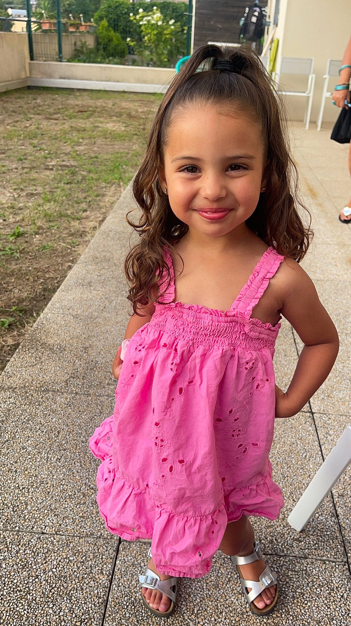 Chiara participe au concours pour gagner de l'argent avec cette photo : baby_toddler_clothing, clothing, dress, eye, face, facial_expression, fun, grass, hair, hairstyle, happy, head, iris, joy, leg, person, pink, shoulder, skin, sleeve