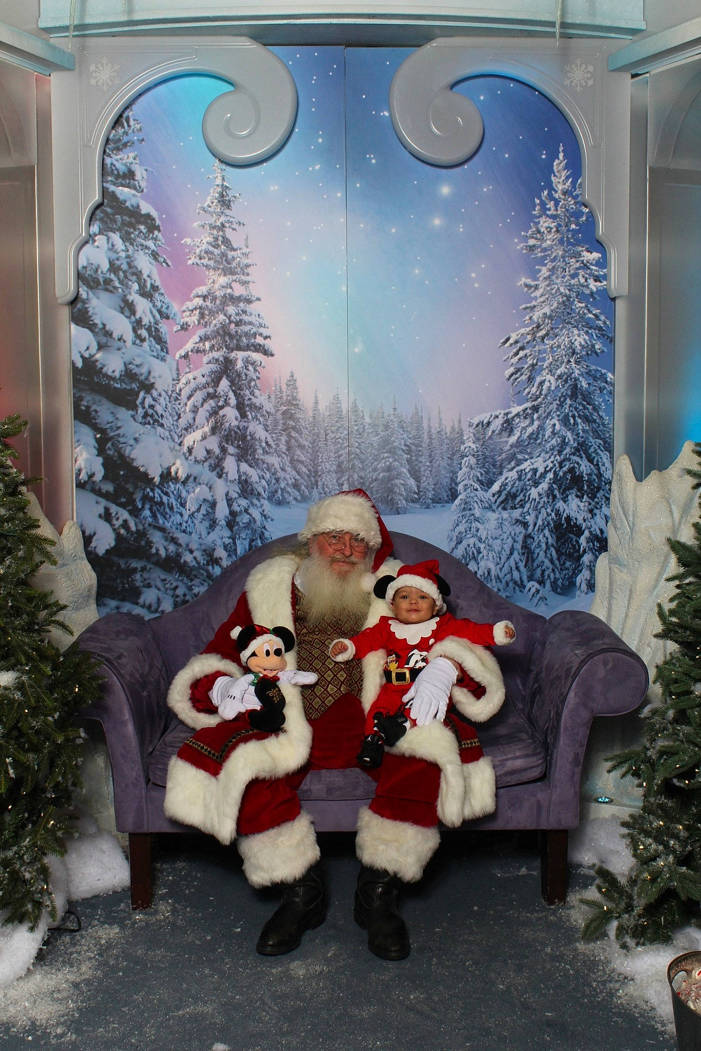 Kellen is registered to the contest to win money with this photo: christmas, christmas_eve, event, fictional_character, freezing, headwear, holiday, person, santa_claus, tree, winter