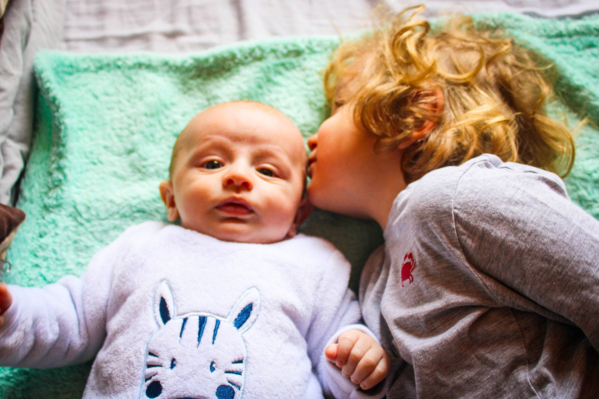 Jassim a rejoint le concours — aidez-le/la à gagner de superbes lots ! baby, baby_toddler_clothing, cheek, comfort, eye, face, facial_expression, gesture, happy, head, human, mammal, mouth, nose, person, photograph, plant, skin, sleeve, smile