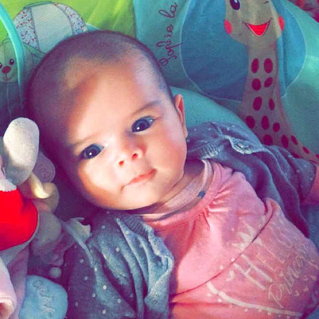 Zoe participe au concours pour gagner de l'argent avec cette photo : baby, cheek, child, eye, face, fun, happy, iris, joy, lip, nose, person, pink, play, skin, smile, toddler