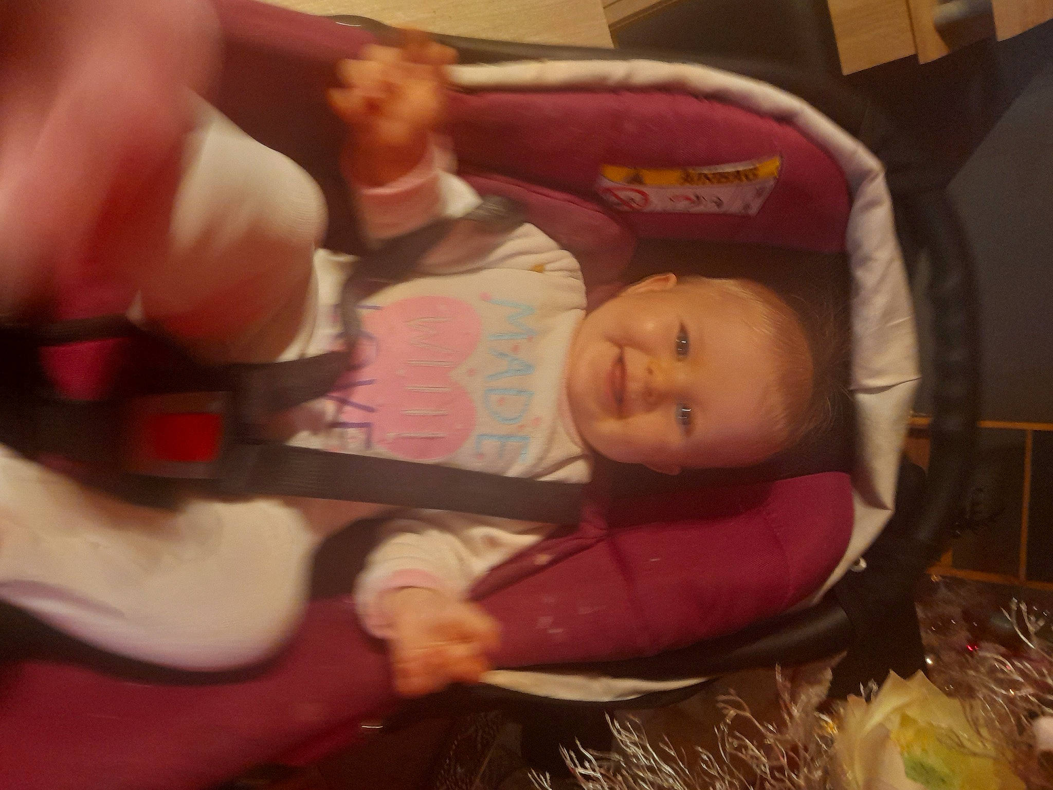 Maëlia a rejoint le concours — aidez-le/la à gagner de superbes lots ! baby, baby_carriage, baby_products, baby_toddler_clothing, car_seat, carmine, cheek, chest, child, comfort, event, finger, fun, hand, happy, joy, lap, person, pink, sitting