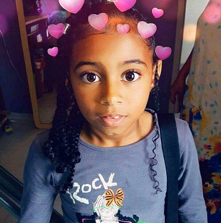 Harmia a rejoint le concours — aidez-le/la à gagner de superbes lots ! black_hair, cheek, child, chin, cool, eye, eyebrow, face, forehead, girl, hair, hair_accessory, hair_coloring, hairstyle, head, human_hair_color, nose, person, product, skin