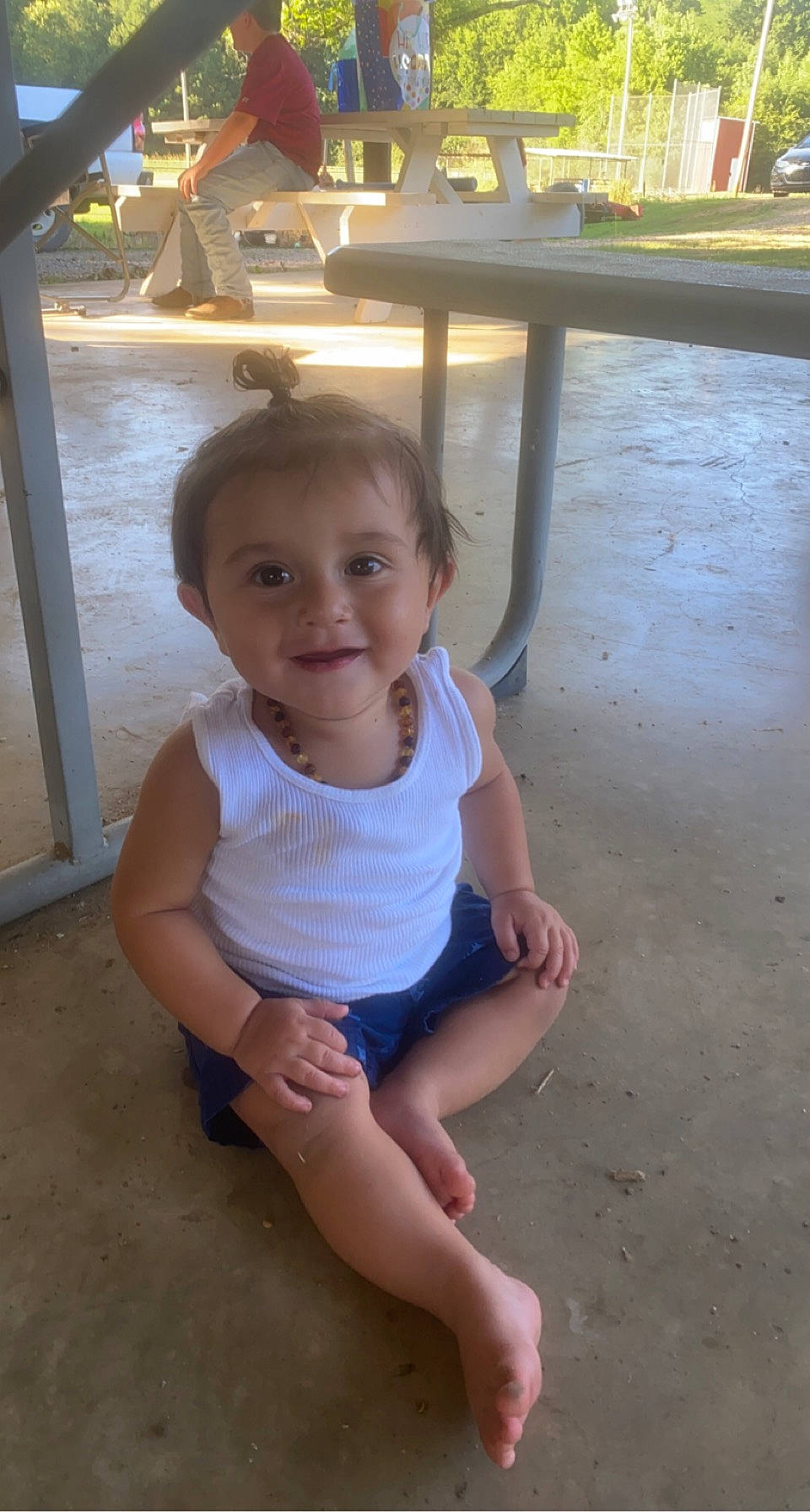 Kase is registered to the contest to win money with this photo: baby_toddler_clothing, barefoot, child, chin, eye, flooring, foot, fun, happy, human_leg, iris, joy, leisure, person, sitting, skin, smile, standing, thumb, toddler