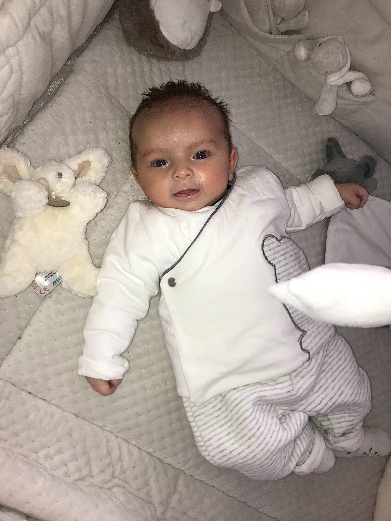 Nahil participe au concours pour gagner de l'argent avec cette photo : baby_products, child, day, eye, floor, girl, head, infant, leg, mammal, material, nose, person, product, sitting, skin, smile, textile, toddler, white