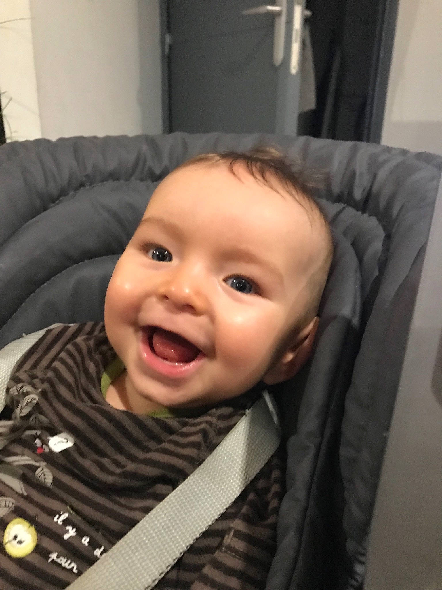 Nahil a rejoint le concours — aidez-le/la à gagner de superbes lots ! baby, cheek, child, chin, electronic_device, eye, face, facial_expression, forehead, head, joy, lip, mouth, nose, organ, person, product, skin, smile, technology