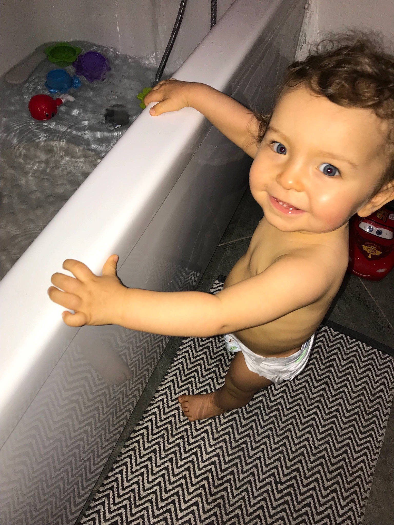 Nahil a rejoint le concours — aidez-le/la à gagner de superbes lots ! arm, child, leg, person, skin, smile, toddler