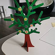 Elina participe au concours pour gagner de l'argent avec cette photo : branch, flower, green, houseplant, interior_design, plant, plastic, table, tree